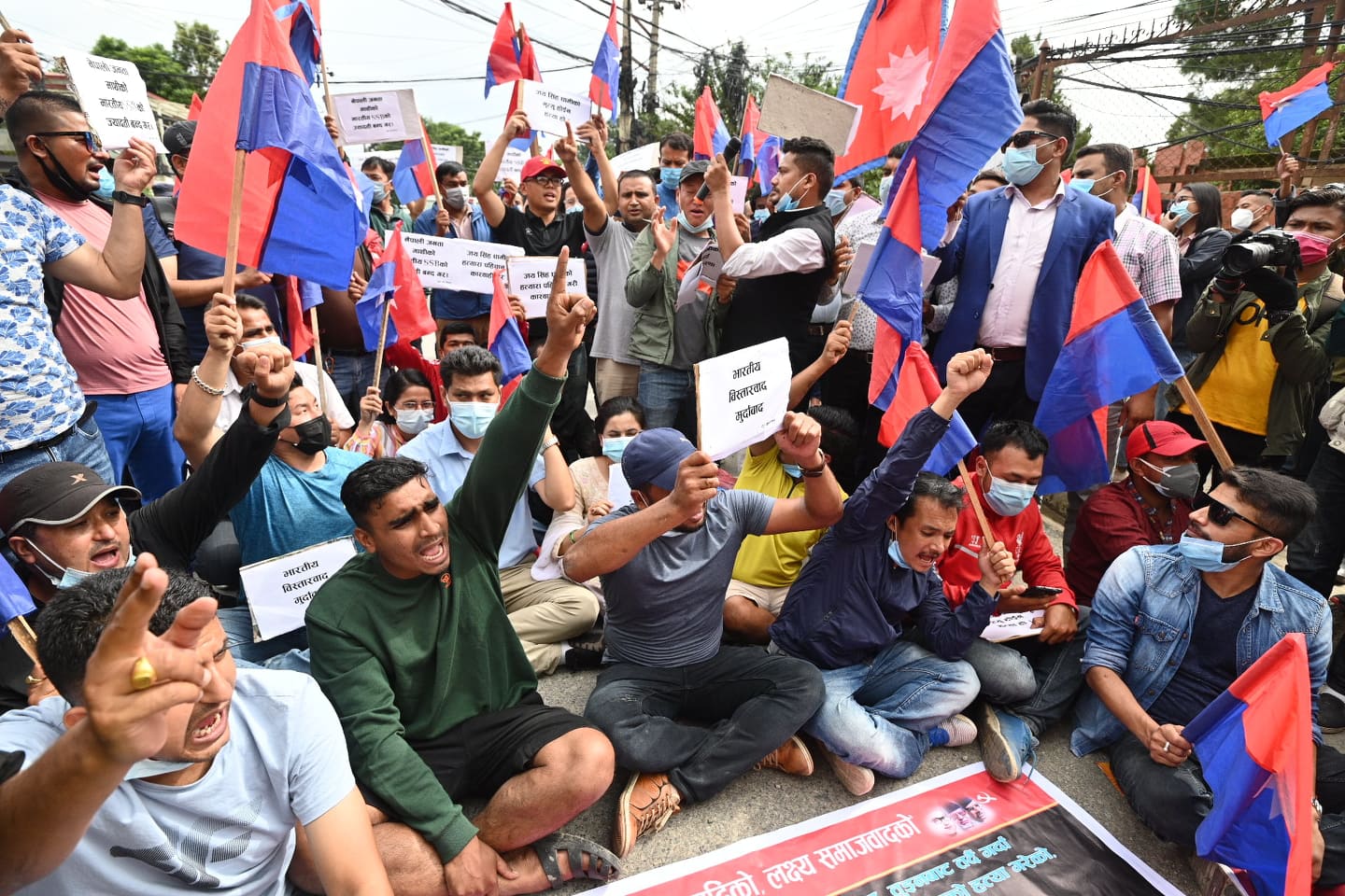 दार्चुला घटनाको छानबिन गर्न माग गर्दै भारतीय दूतावासअघि युवा संघको प्रदर्शन [तस्वीरहरू]